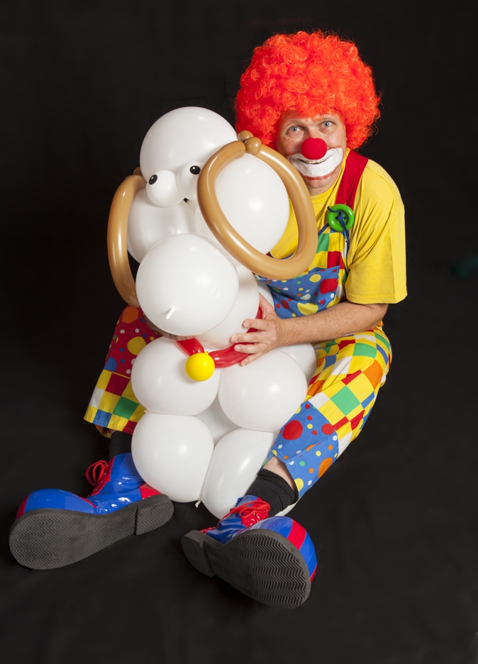 Luftballonknstler Robert Schnappinger aus Mnchen als Clown
